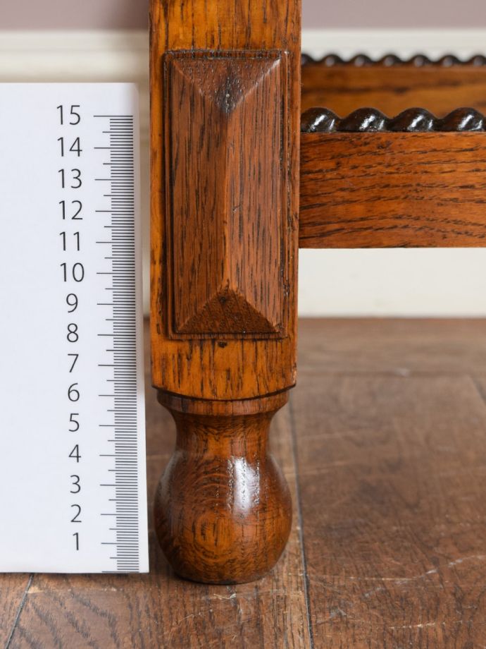 イギリスから届いためずらしいアンティークのコンソールテーブル