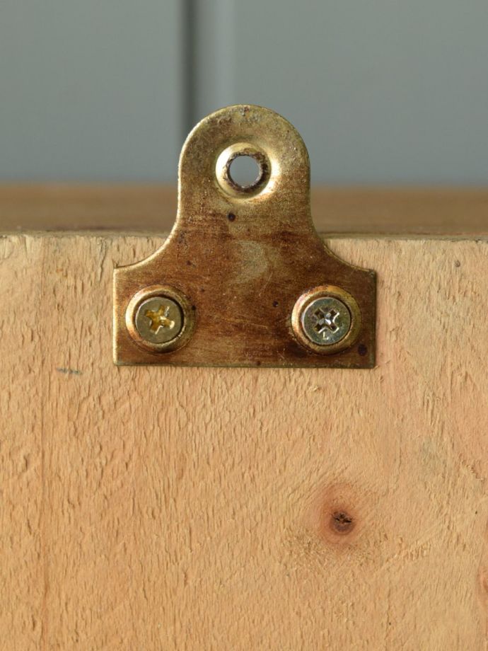 イギリスから届いたアンティークのオープン棚、オールドパイン材の