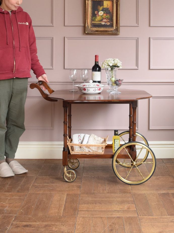 英国アンティークのワゴン