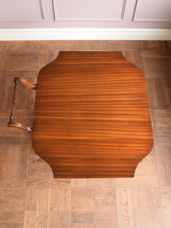 天板を広げた折り畳みワゴン