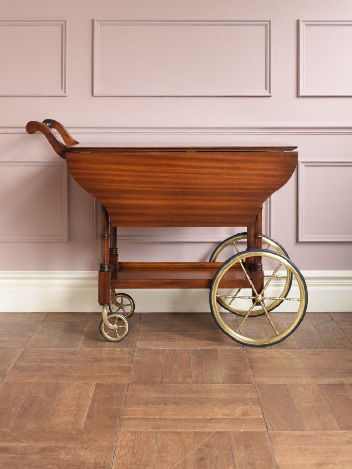 アンティークワゴンの後ろ姿