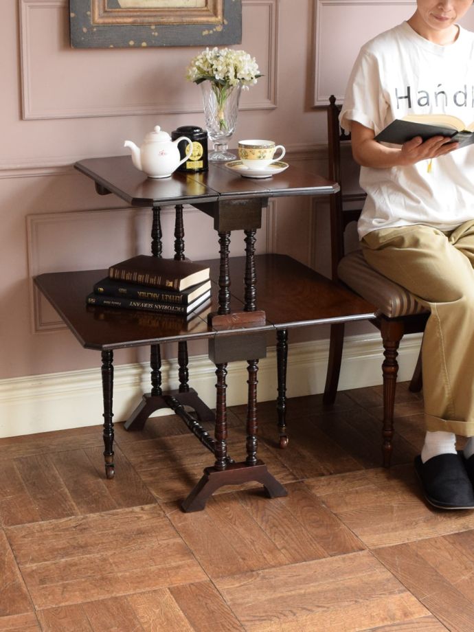 アンティークのダムウェイターテーブル