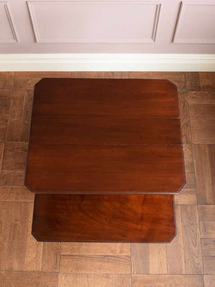 アンティークのテーブルの天板