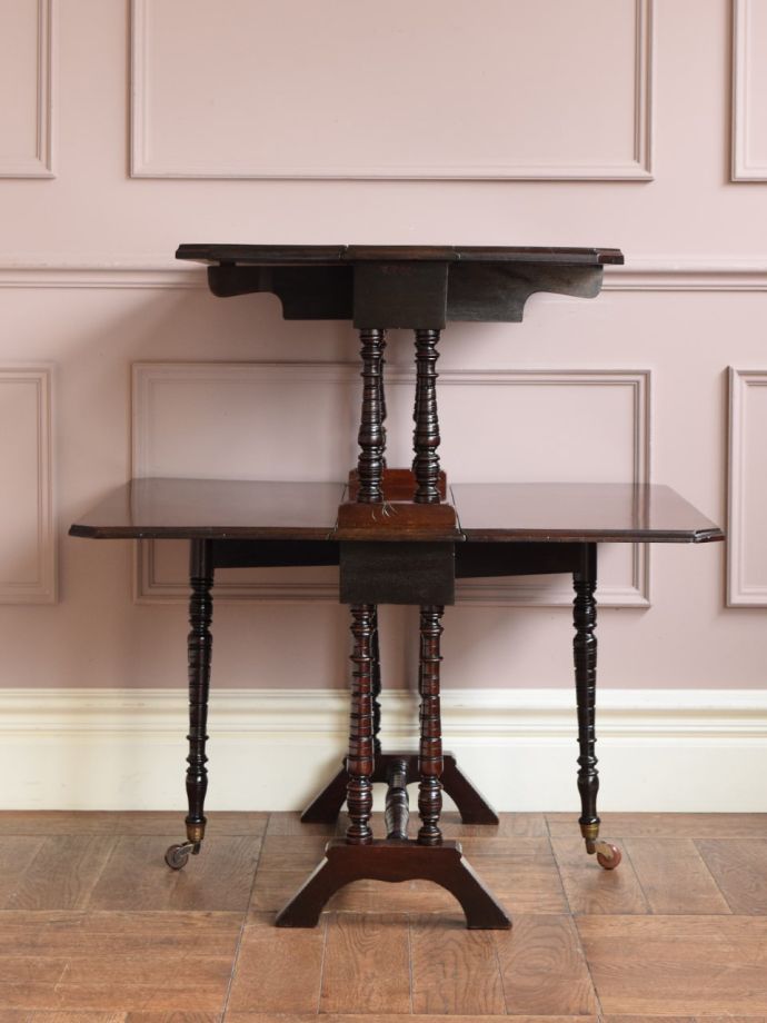 便利なダムウェイターテーブル