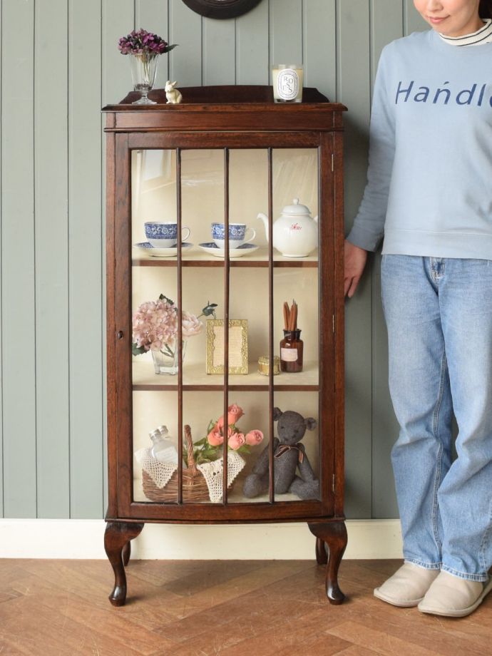 英国アンティークのガラスキャビネット