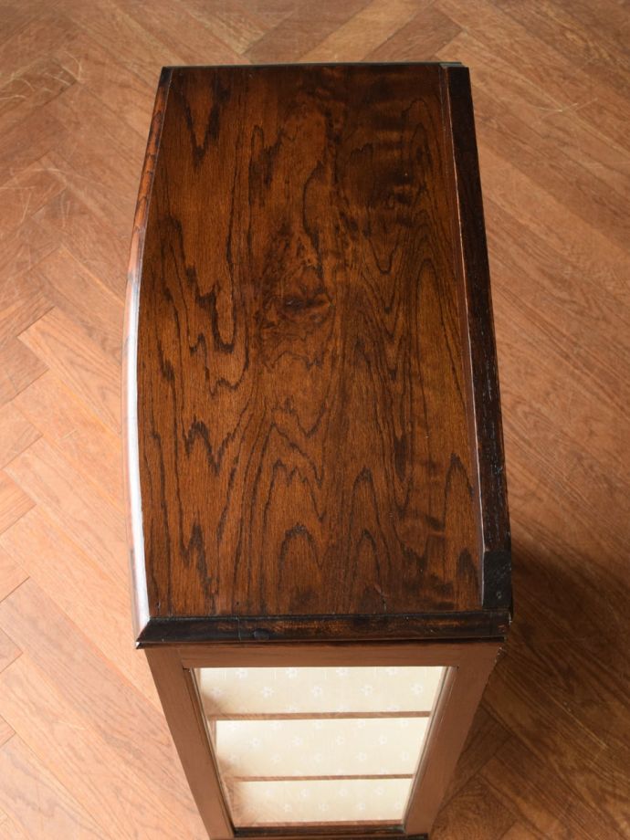 アンティークキャビネットの天板