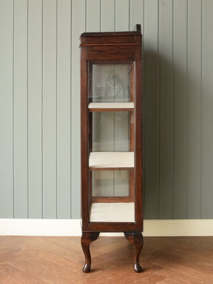 アンティークキャビネットの側面