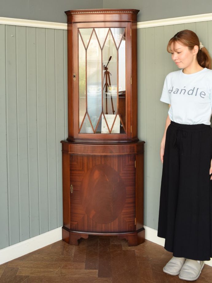 英国アンティークのガラスキャビネット