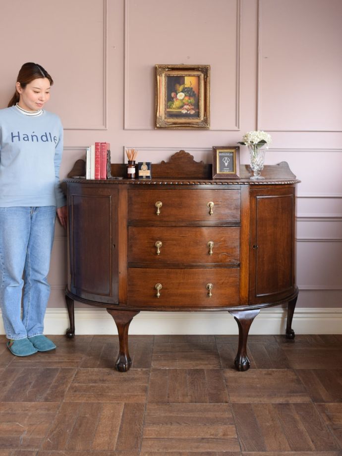 英国アンティークのサイドボード