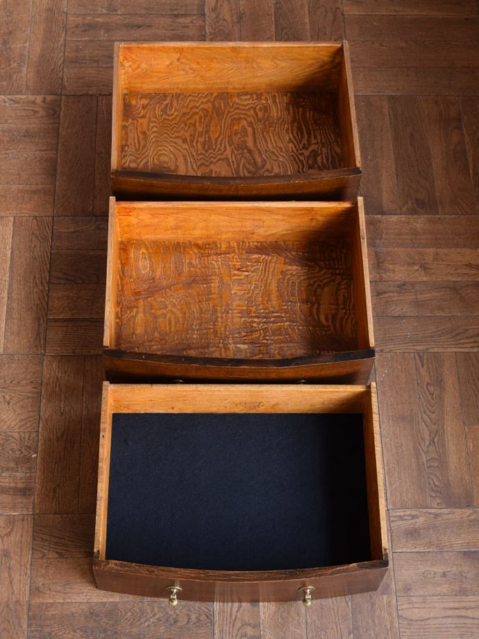 サイドボードの引き出し