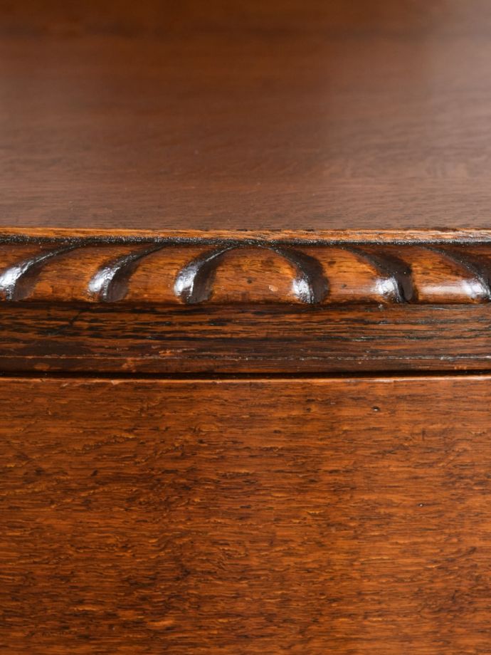 アンティーク家具の装飾