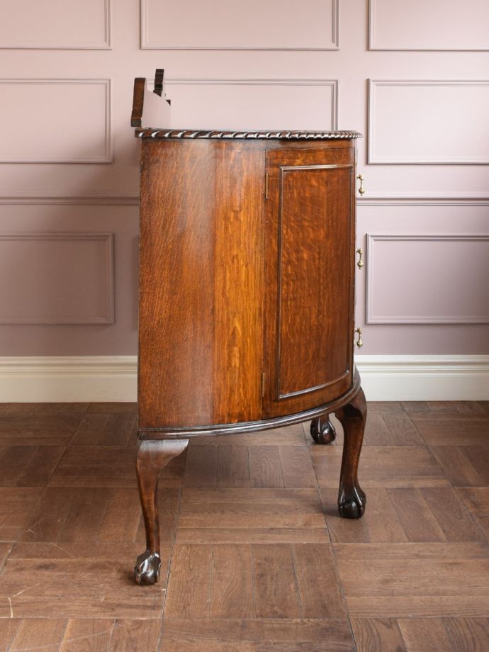 サイドボードの側面