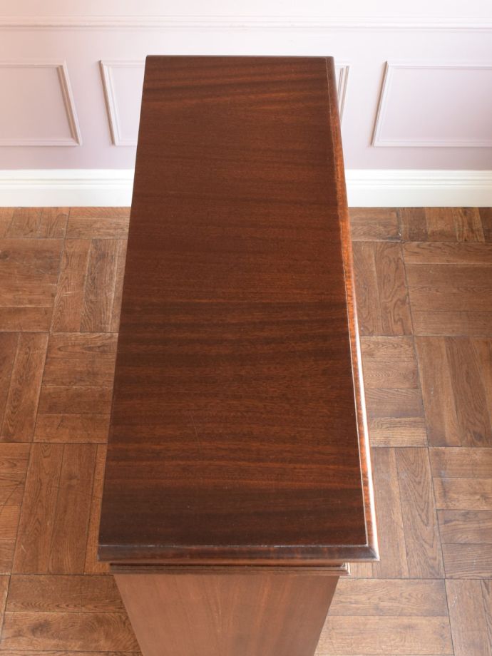 キャビネットの天板