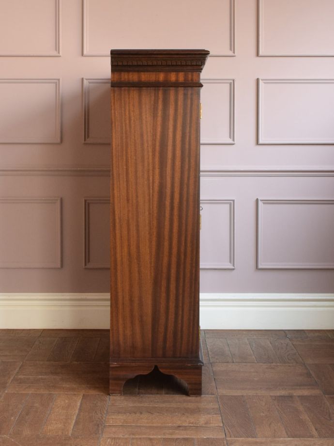 キャビネットの側面