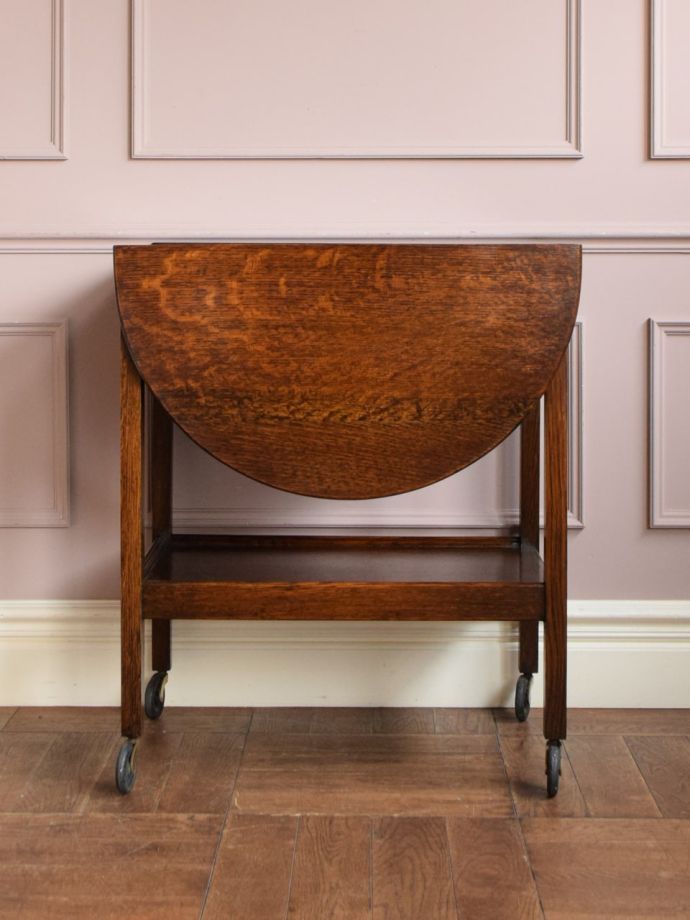 アンティークワゴンの後ろ姿