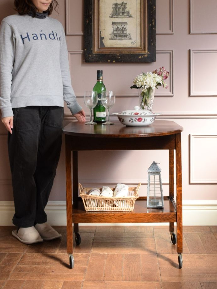 英国アンティークのワゴン