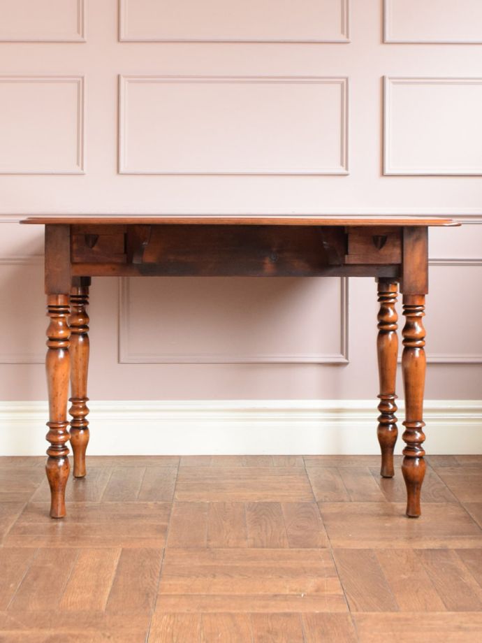 折り畳み式テーブルの側面