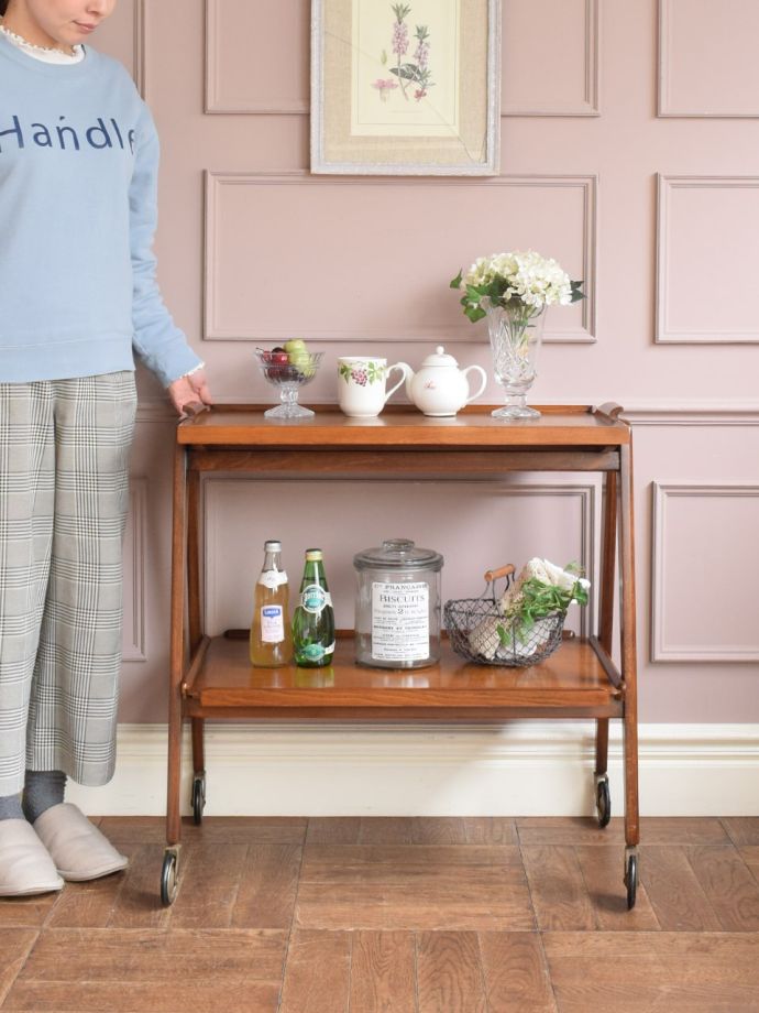 英国アンティークのワゴン