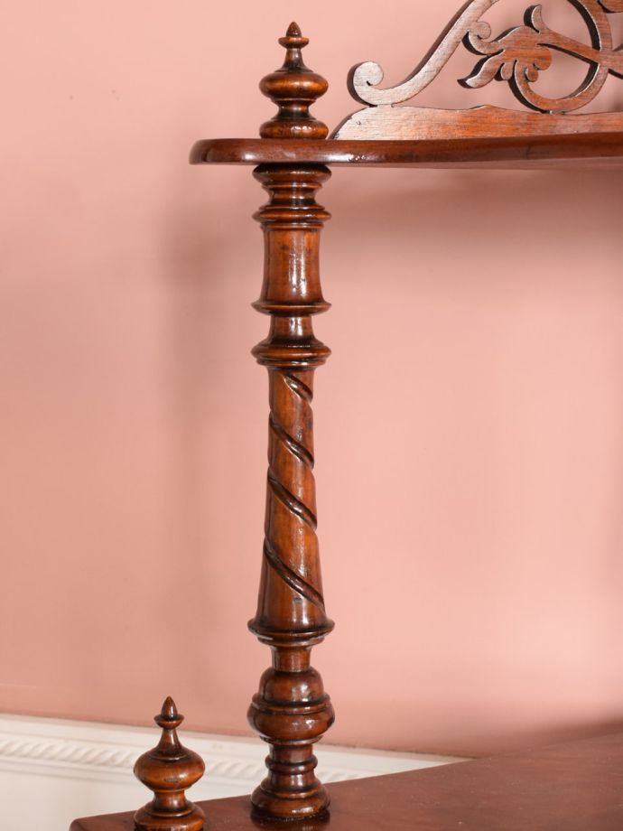 アンティーク家具の装飾