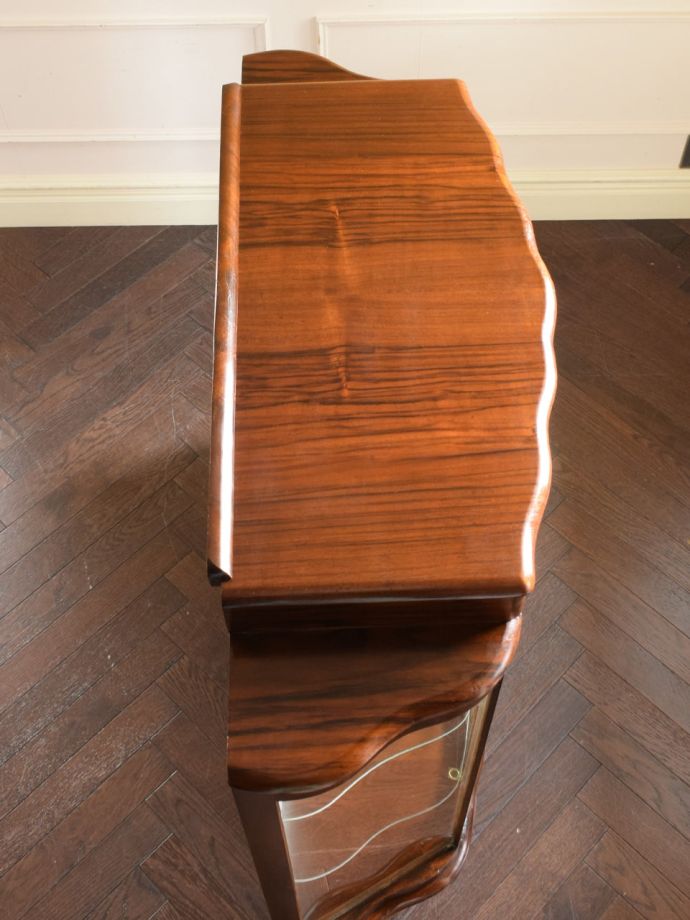 アンティークキャビネットの天板