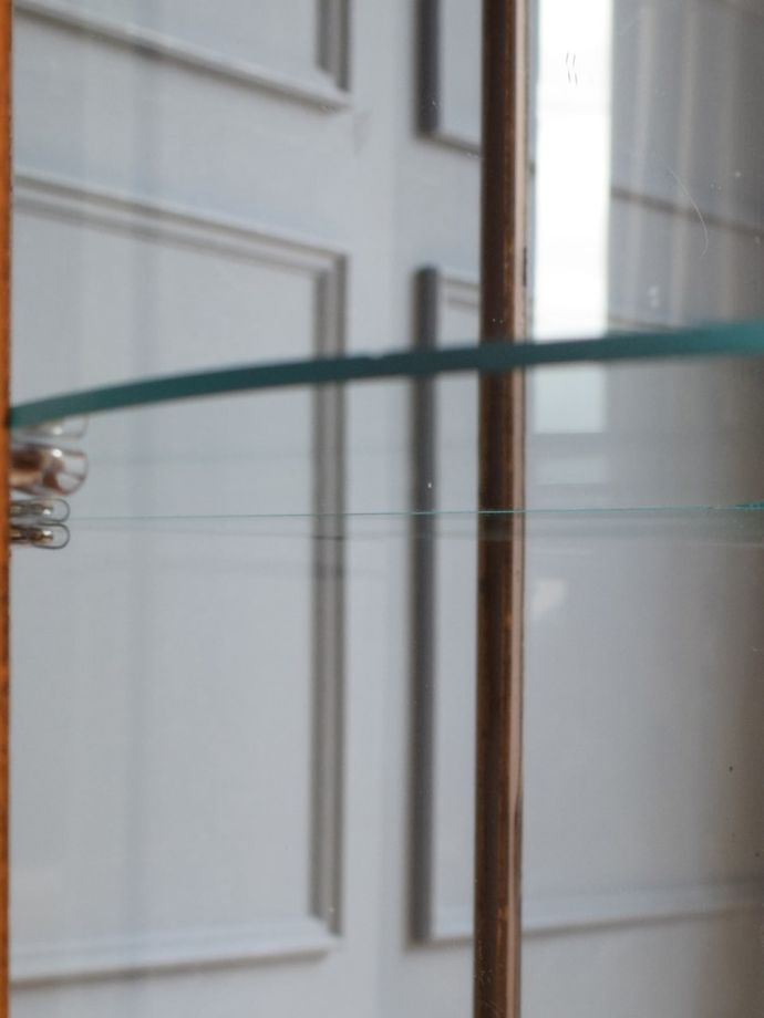 ガラスキャビネットのミラー