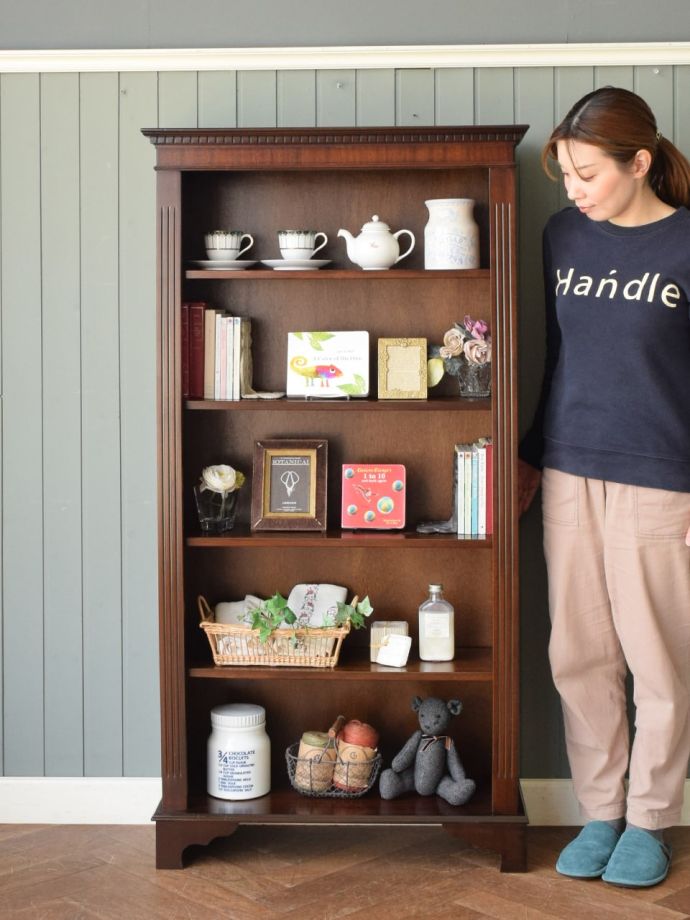 アンティークのオープンシェルフ