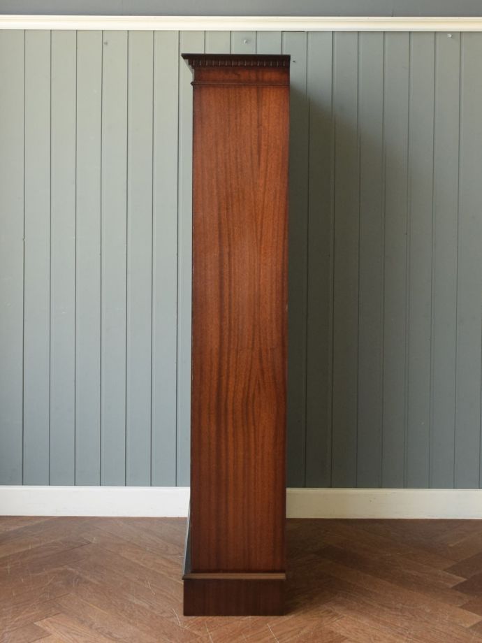 オープンシェルフの側面