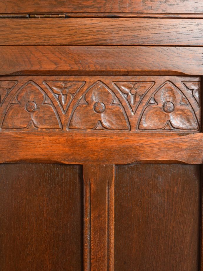 アンティーク家具の装飾