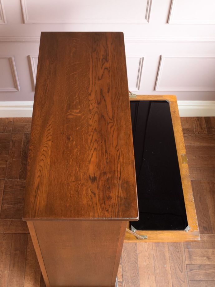 キャビネットの天板