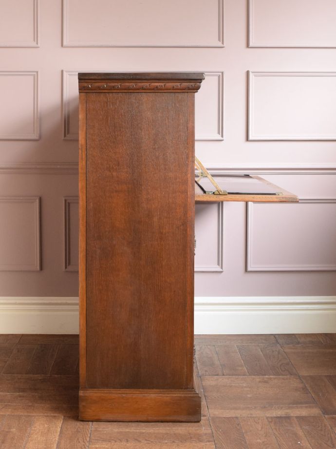 キャビネットの側面