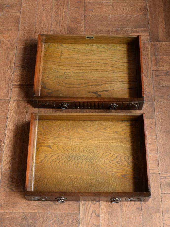 サイドボードの引き出し