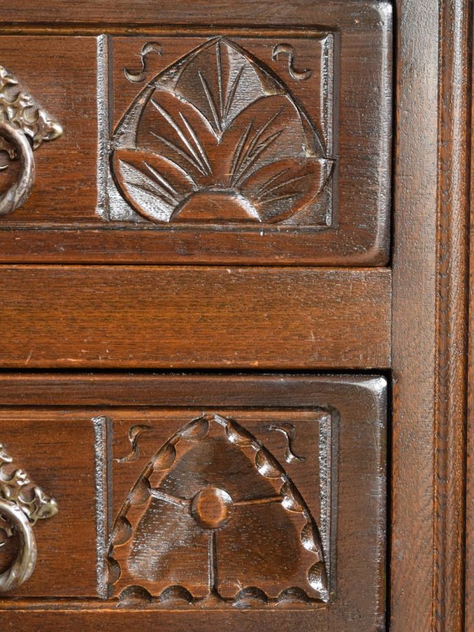 サイドボードの装飾