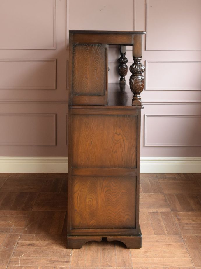 サイドボードの側面