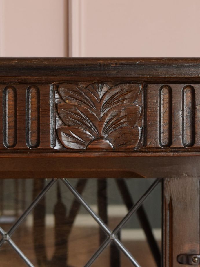 アンティーク家具の装飾