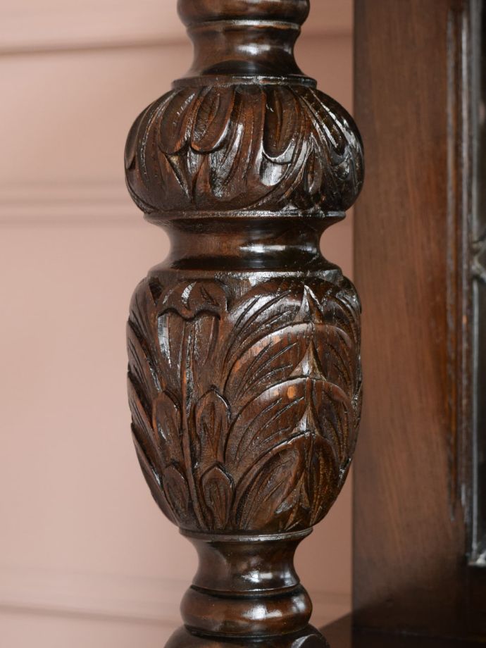 アンティーク家具の挽もの細工