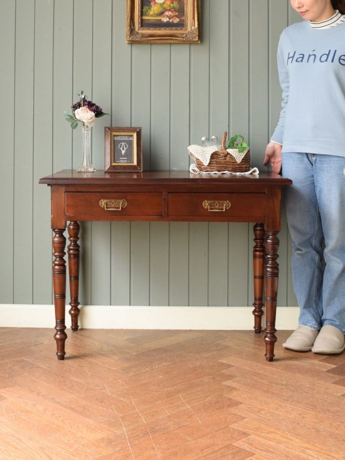 英国アンティークのデスク