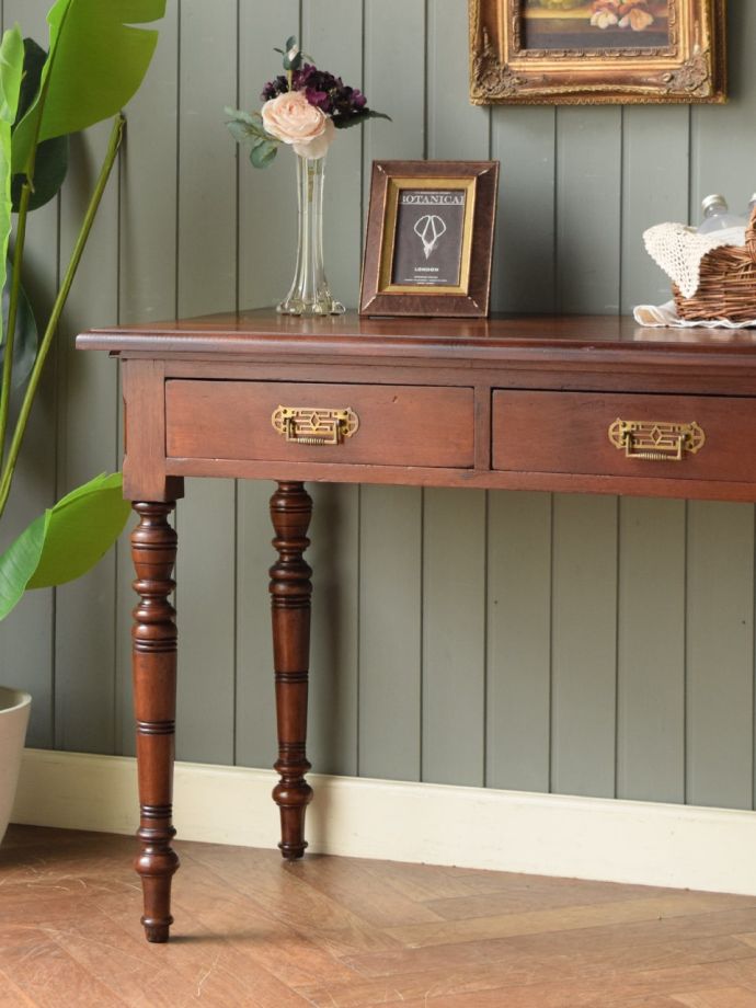 アンティークデスクの美しい木目