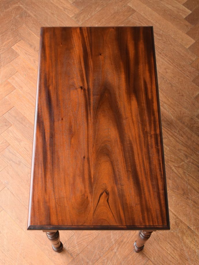 書斎机の美しい天板