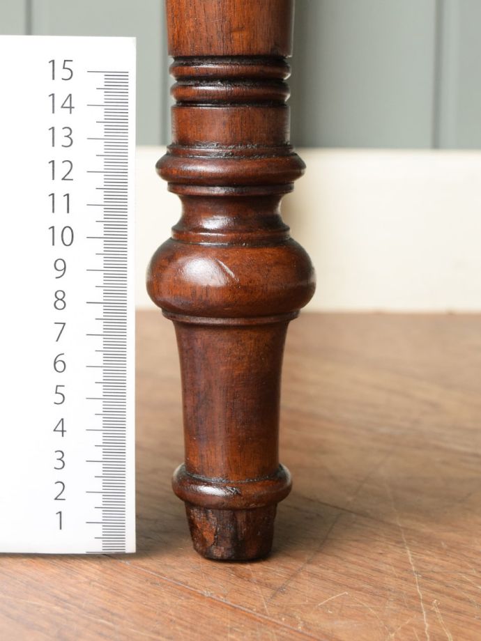 アンティークデスクの脚