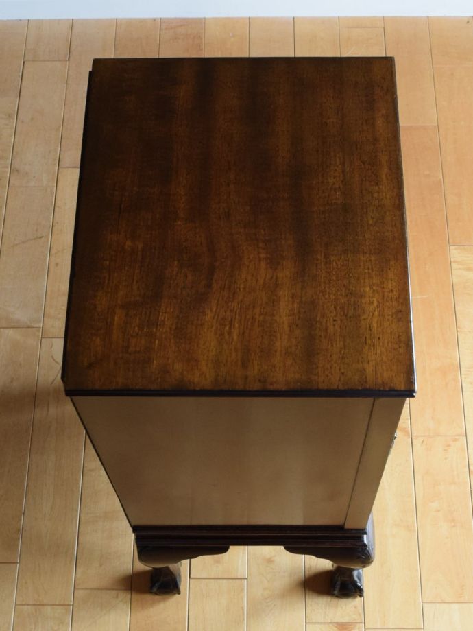 サイドキャビネットの天板