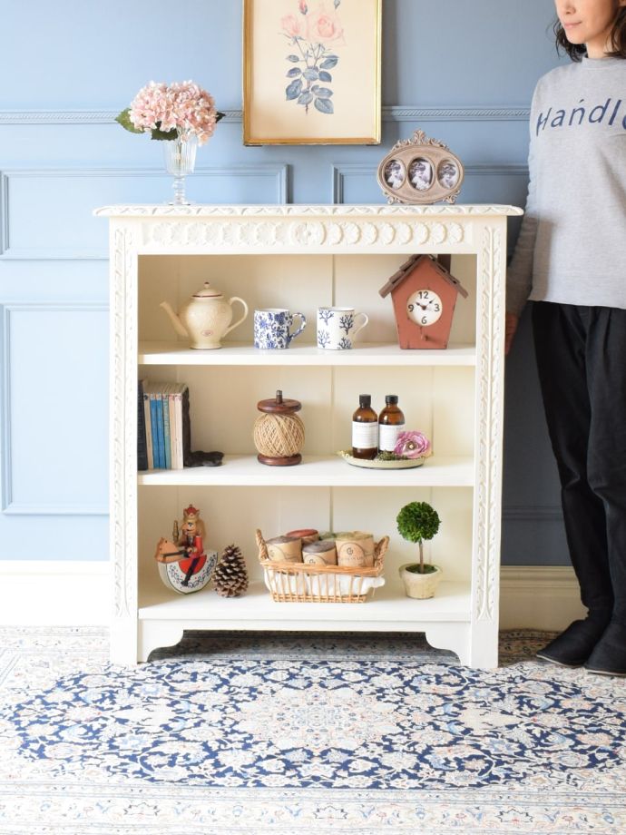 イギリスのおしゃれなアンティークのシェルフ