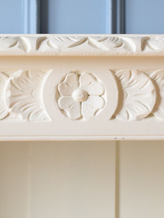 アンティーク家具らしい装飾