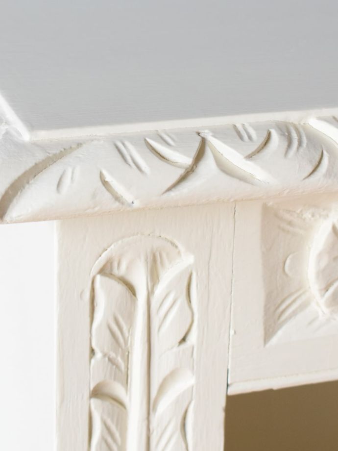 アンティーク家具らしい装飾