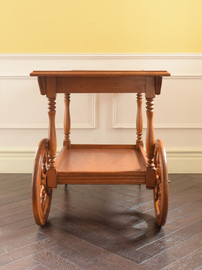 アンティークワゴンの側面