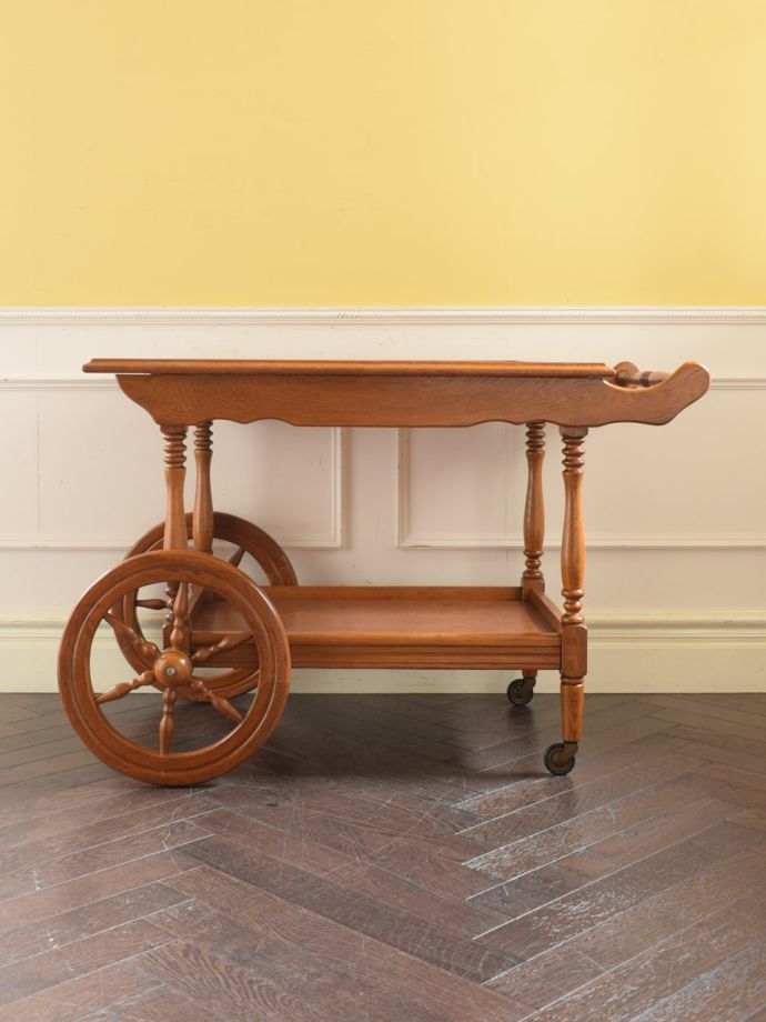 アンティークワゴンの後ろ姿