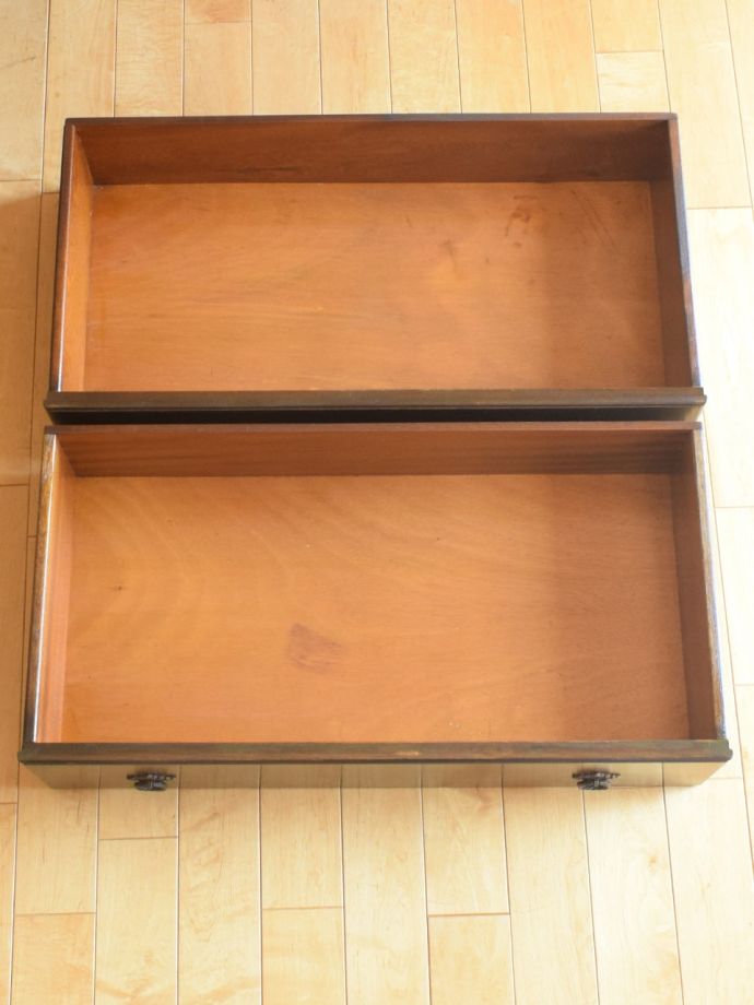 テレフォンベンチの引き出し