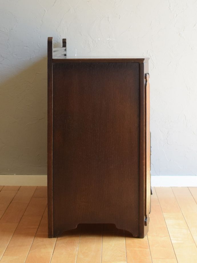 テレフォンベンチの側面