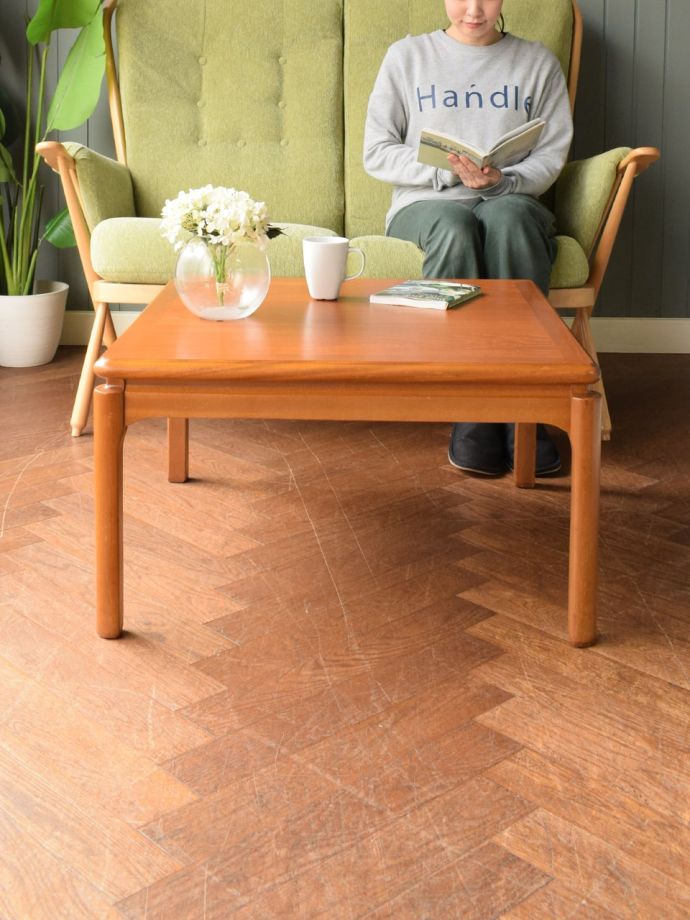 北欧スタイルのビンテージテーブル