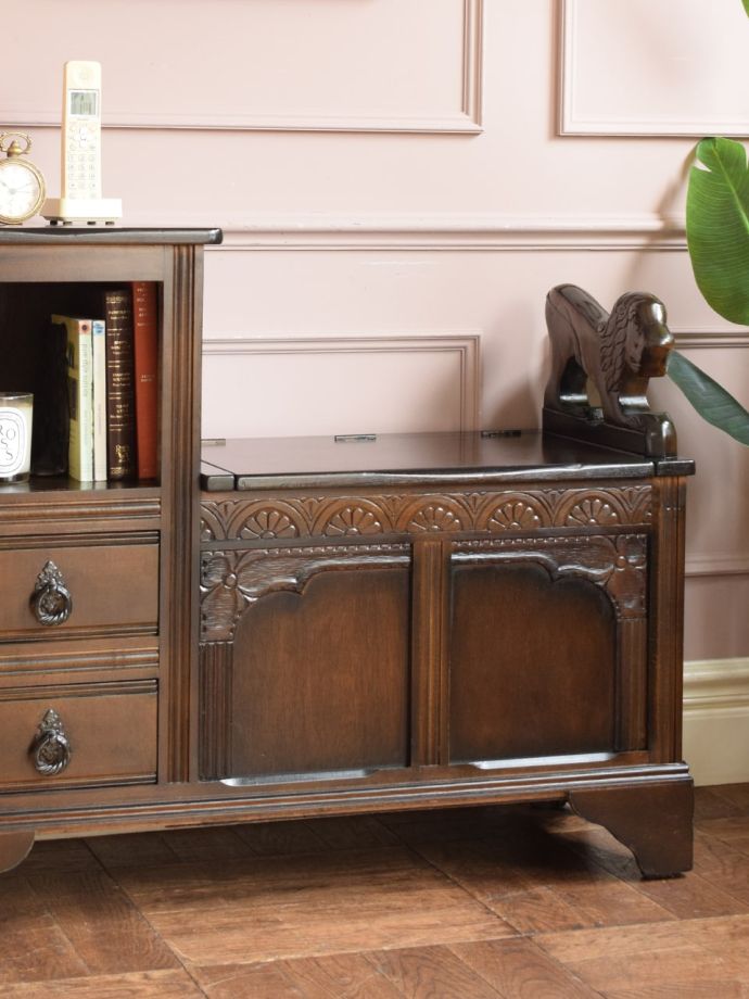 アンティーク家具らしさが漂う家具