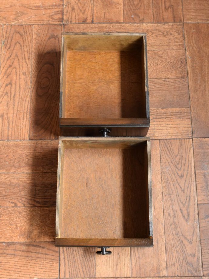 テレフォンベンチの引き出し